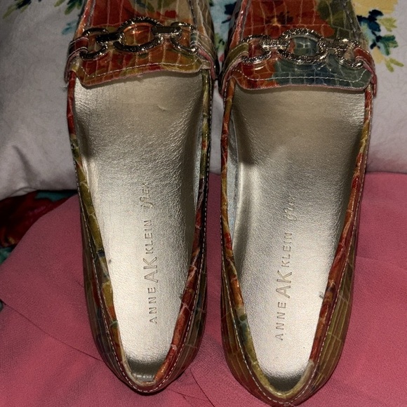 7 Anne Klein Iflex loafers gold chain floral faux alligator shoes slip on unique - Picture 3 of 6
